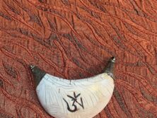 Om pendant Buddhist Conch (Bud-105)
